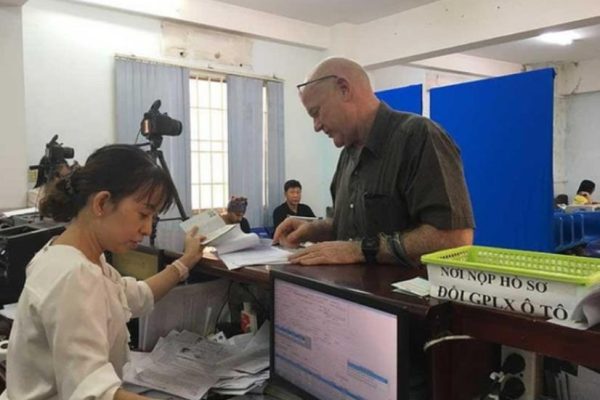 dich vu chuyen doi bang lai xe cho nguoi nuoc ngoai
